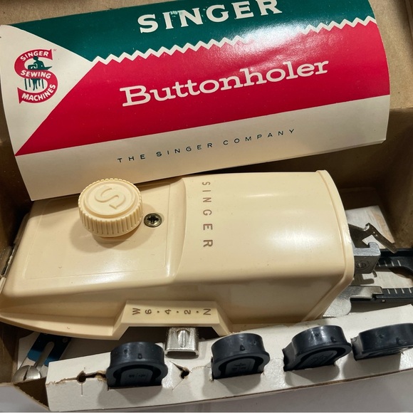 Singer Buttonholer In VINTAGE 1960? Original Box Makes Perfect Buttonholes - Picture 2 of 8